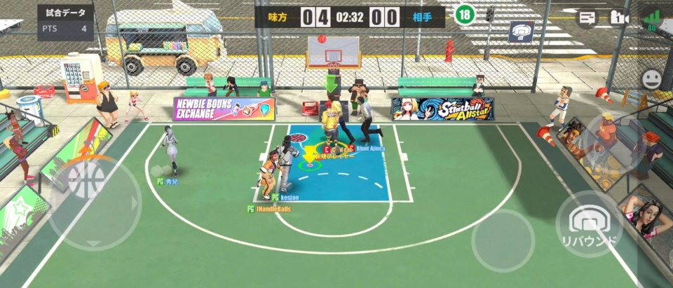 街中のバスケキングの試合画面。コート上で3対3の攻防が展開される